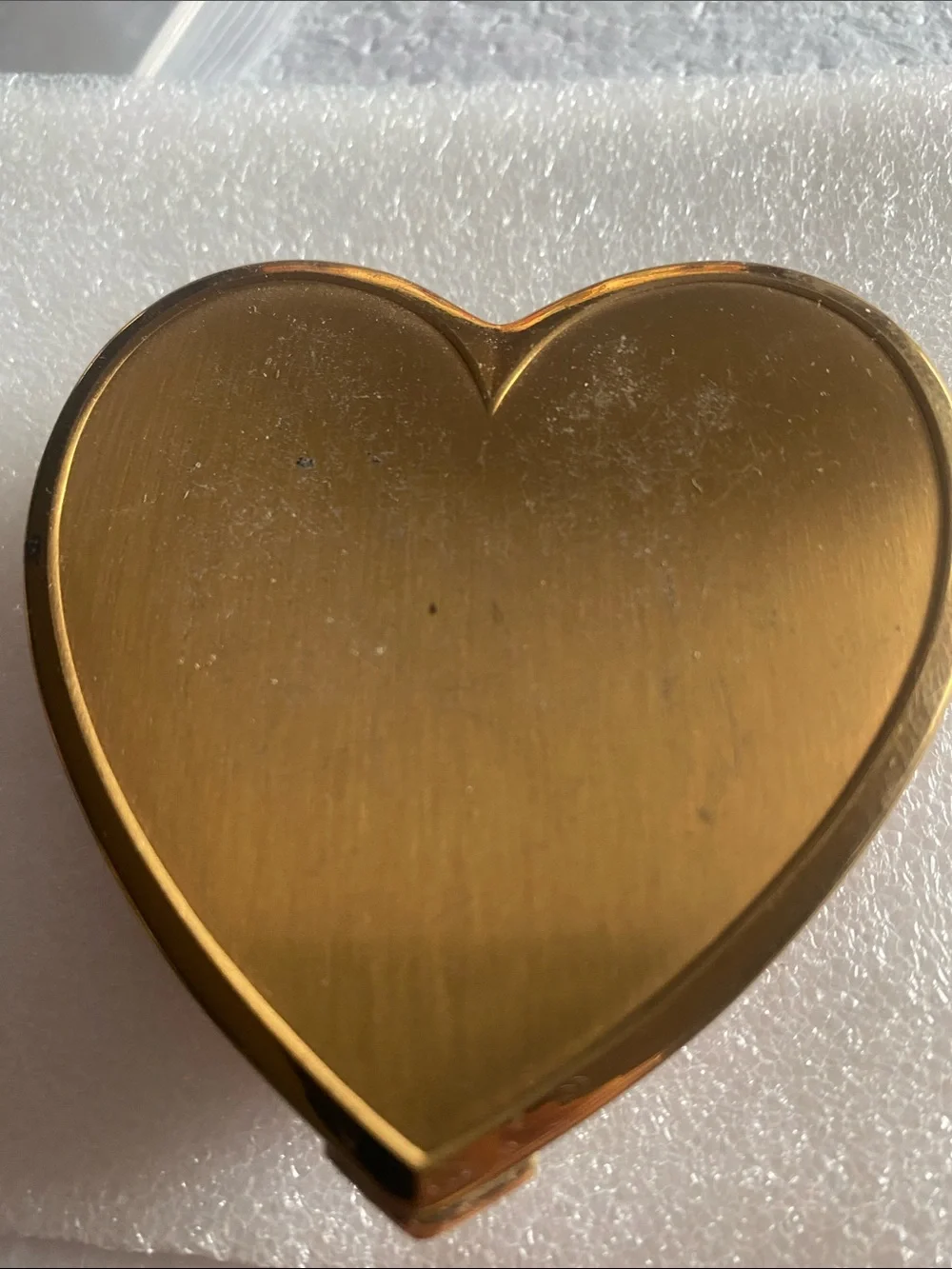 Superb Vintage Pink Marbled Heart Compact Gold Trim